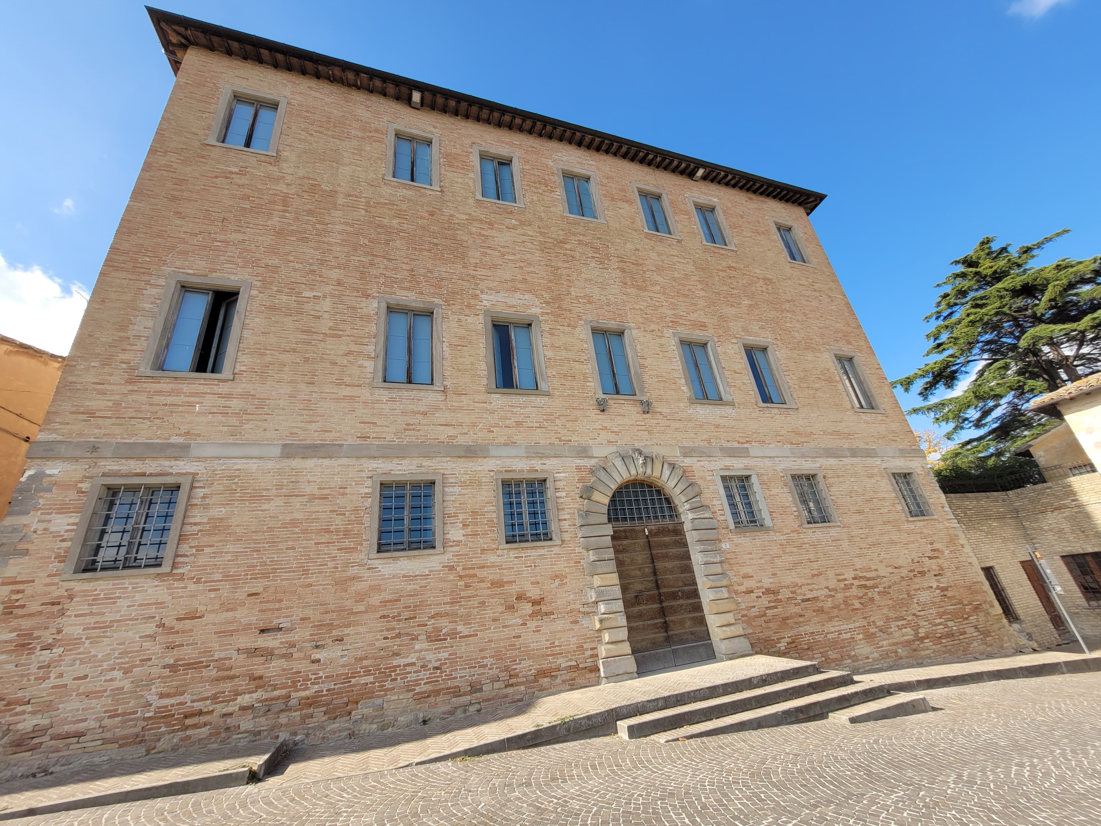Palazzo del Feudatario a Montefelcino, vista esterna