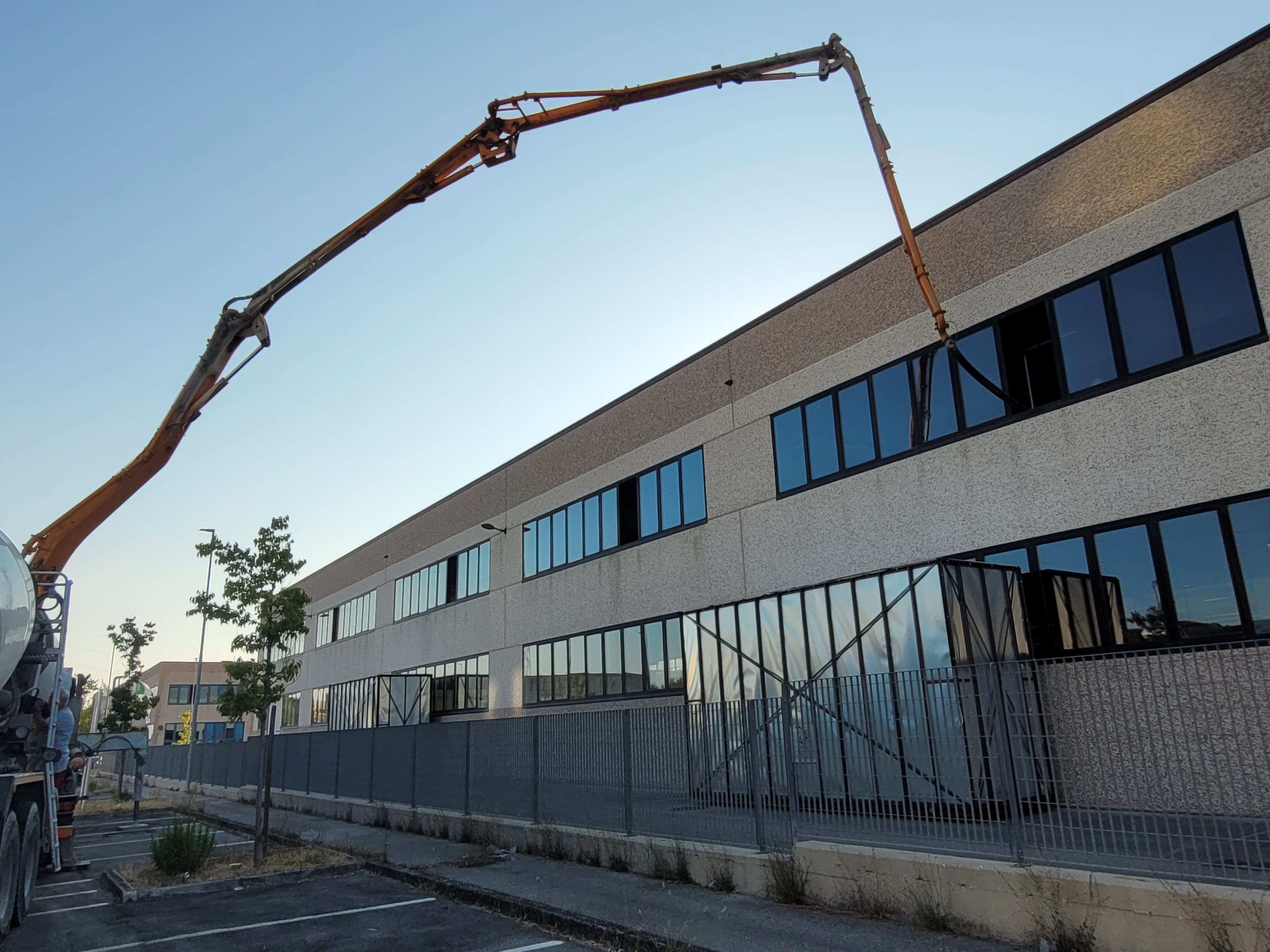 Capannone industriale a San Giovanni in Marignano con nuovo soppalco in c.a. precompresso